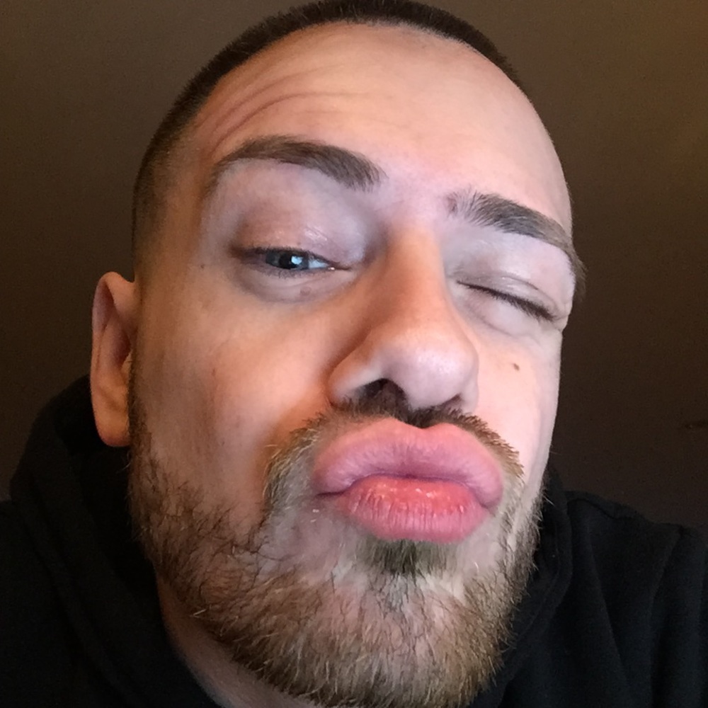 Meet your Posher, Derick